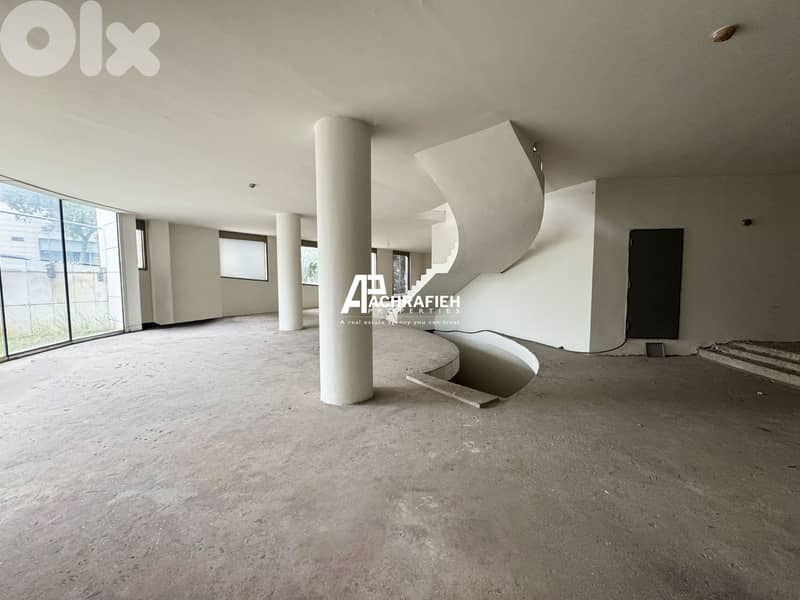 1,000 Sqm Showroom for Rent In Downtown 0