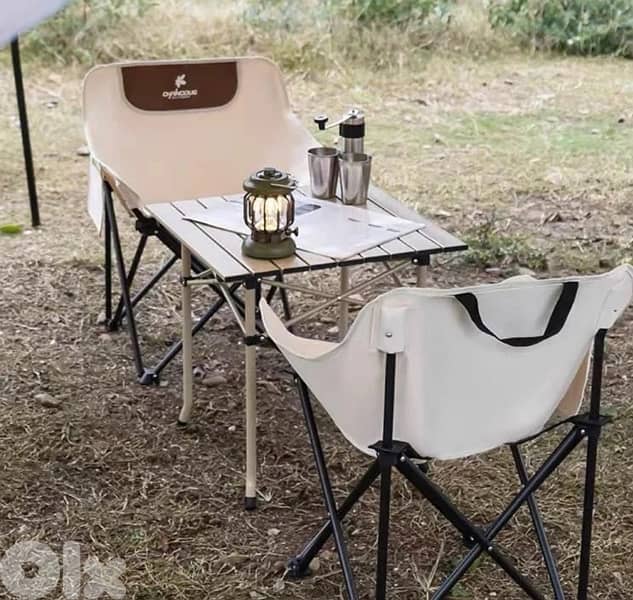 camping set chairs and table 0