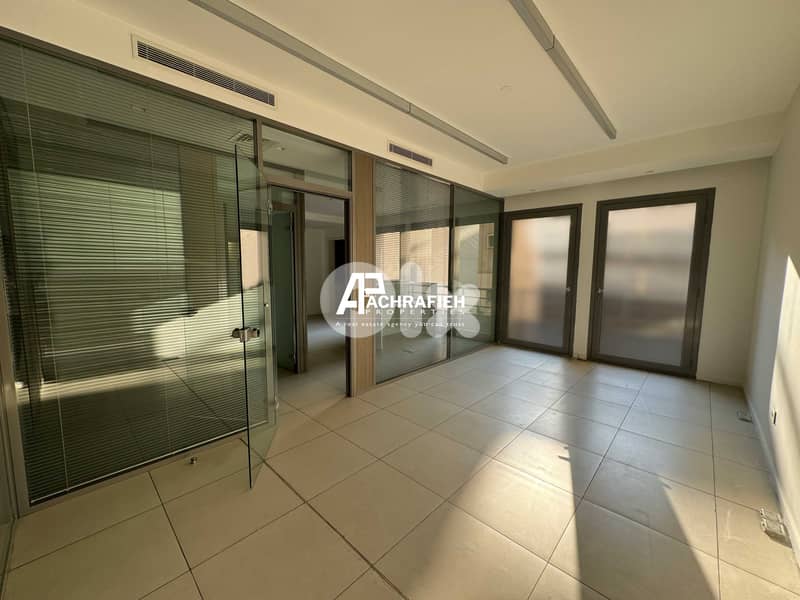 Office For Rent in Downtown - مكتب للإجار في وسط بيروت 0