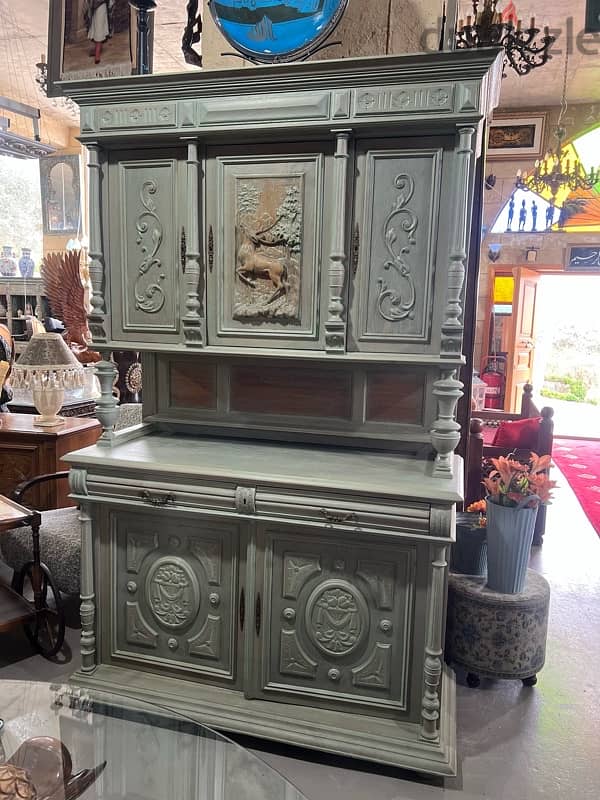 vintage cupboard 0