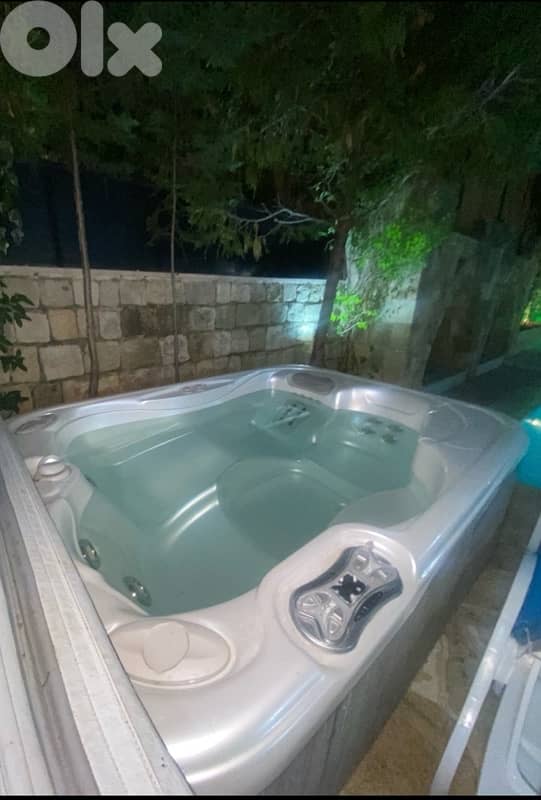 HotSpring Outdoor Portable SPA & Jacuzzi Model JETSETTER. 2