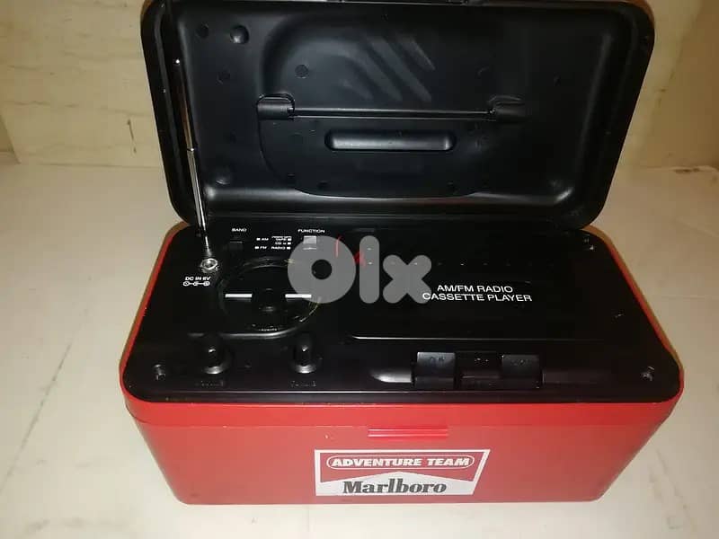 vintage promotional Marlboro adventure team outdoor picnic box style 1