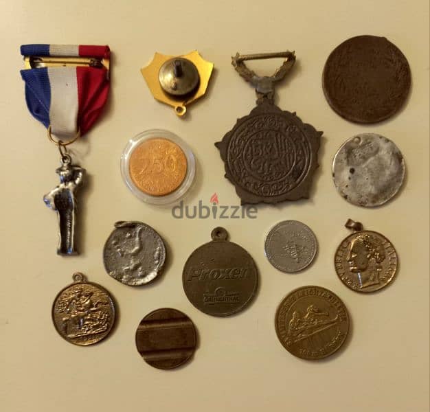 medals and coins 0