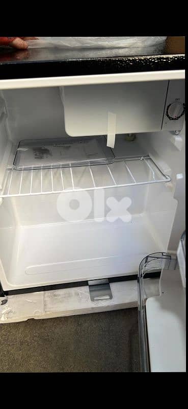 small fridge 3 feet 45L براد صغير 1