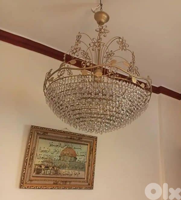 ثريات بحالة ممتازة وسعر مغري تصفية 8