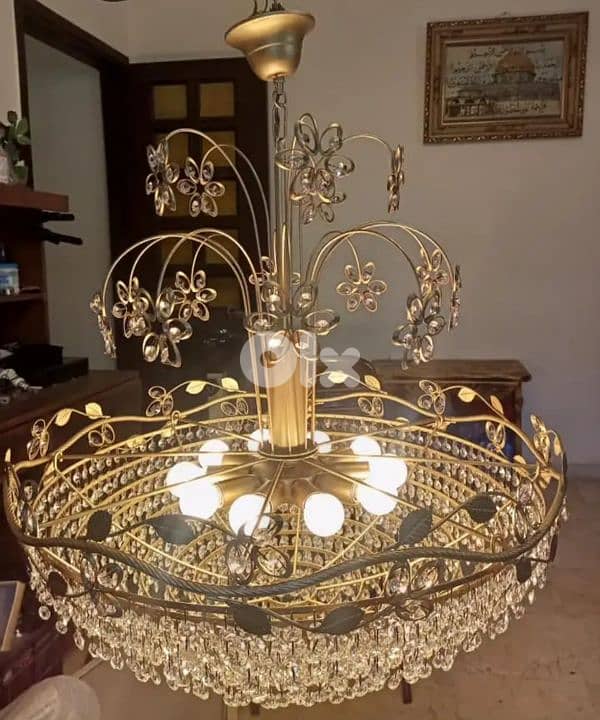 ثريات بحالة ممتازة وسعر مغري تصفية 9