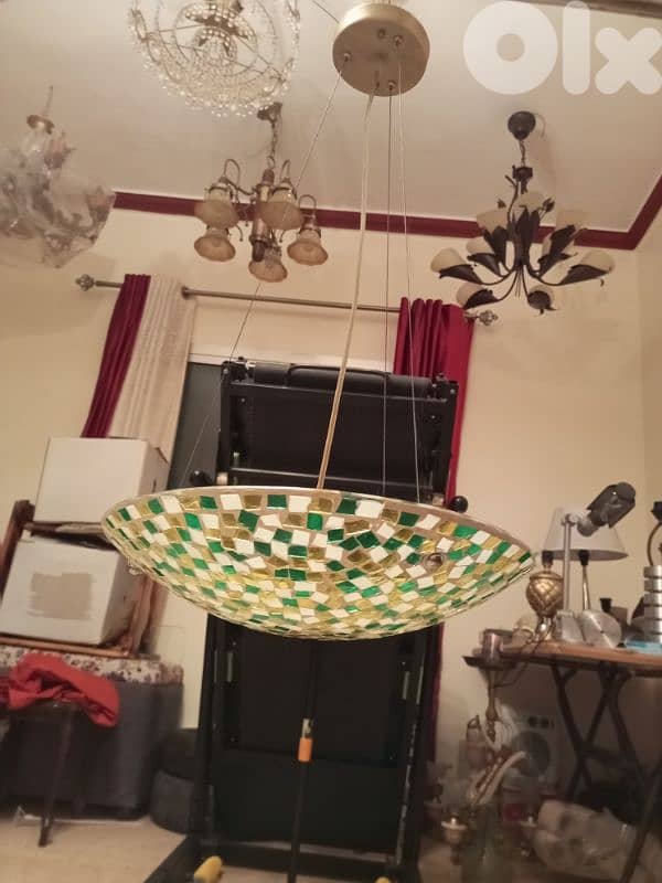 ثريات بحالة ممتازة وسعر مغري تصفية 10