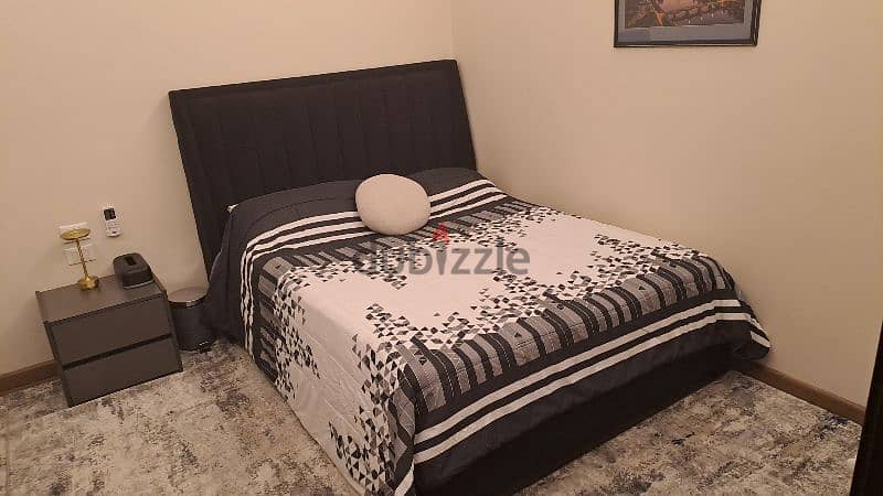 Modern Bedroom | Excellent Condition 3