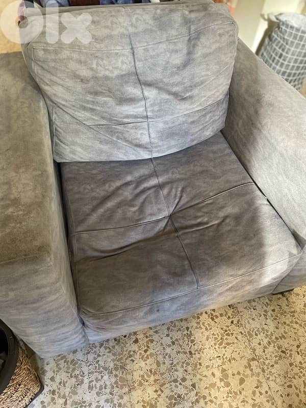 Used Living room - غرفة جلوس مستعملة 2