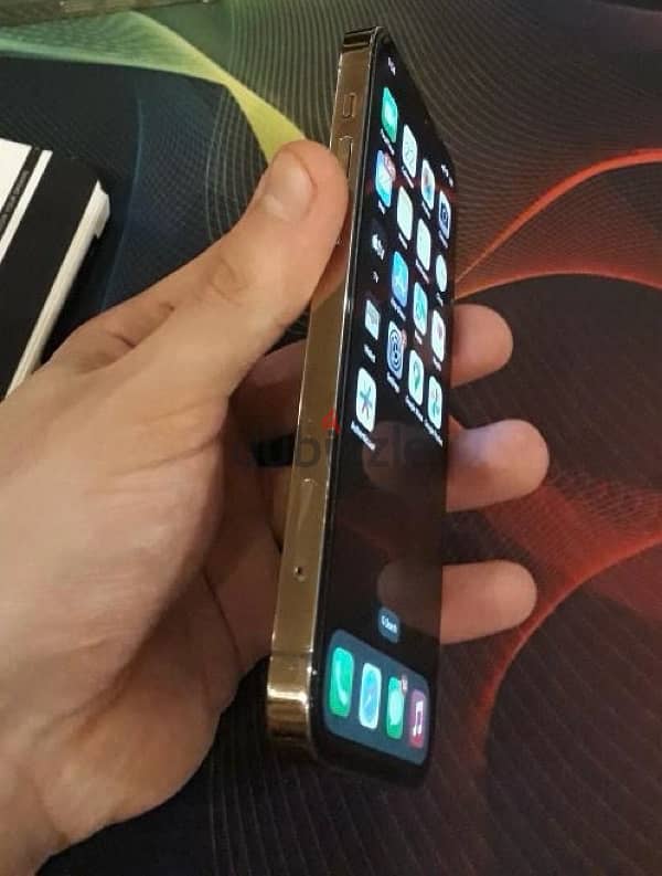 Iphone 12 Pro 256gb like new 0 scratch + 3 covers+charge 280$ 6