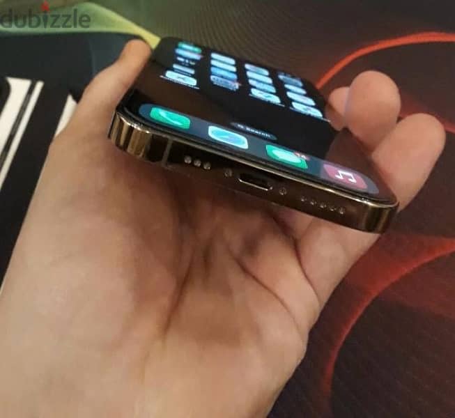 Iphone 12 Pro 256gb like new 0 scratch + 3 covers+charge 280$ 7