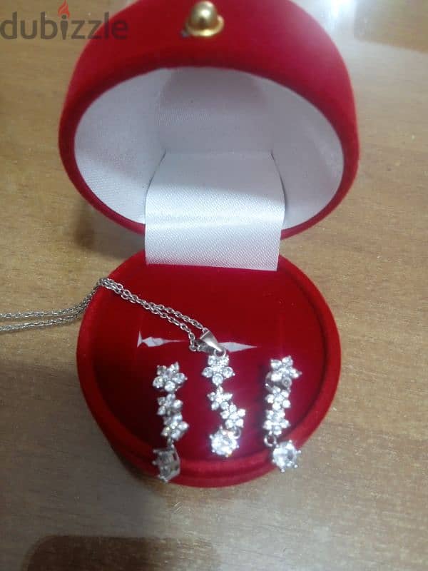 silver chain and earing 1