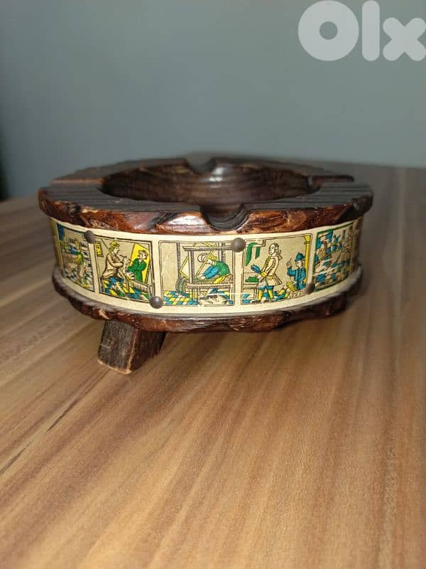 Vintage Hand Carved Wood Ashtray 2