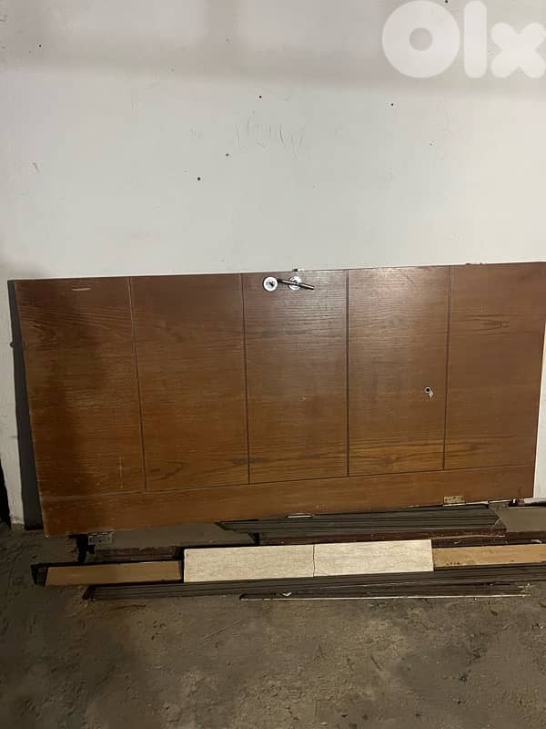 door with accessories 0