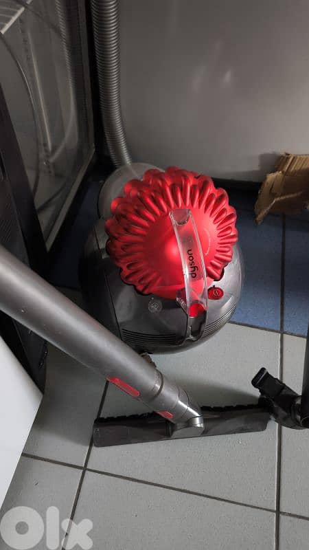 Dyson V8 refurbished 1