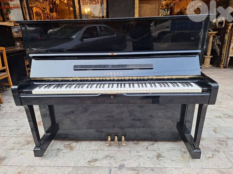 piano Yamaha U2 glossy black colour like new 3pedal 0