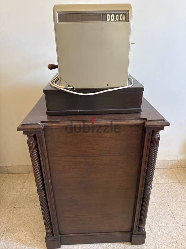 old cash register 2