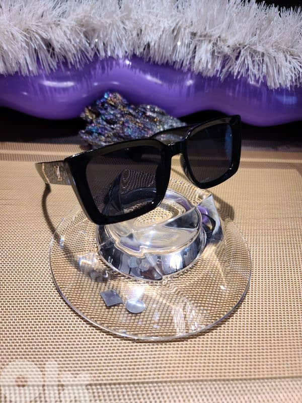 Louis Vuitton luxurious Black sunglasses for Women 1