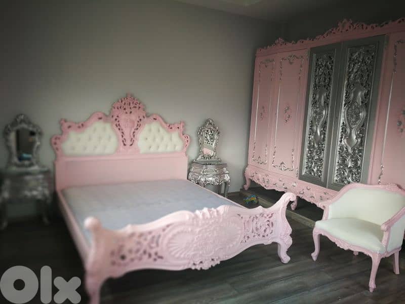 Queen's Bedroom 4
