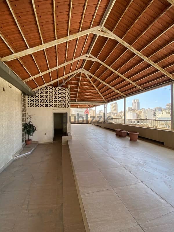 Atypique duplex island style with terraces and balconies street style 0