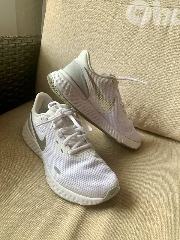 Original Nike Revolution 5 women’s running shoe 1
