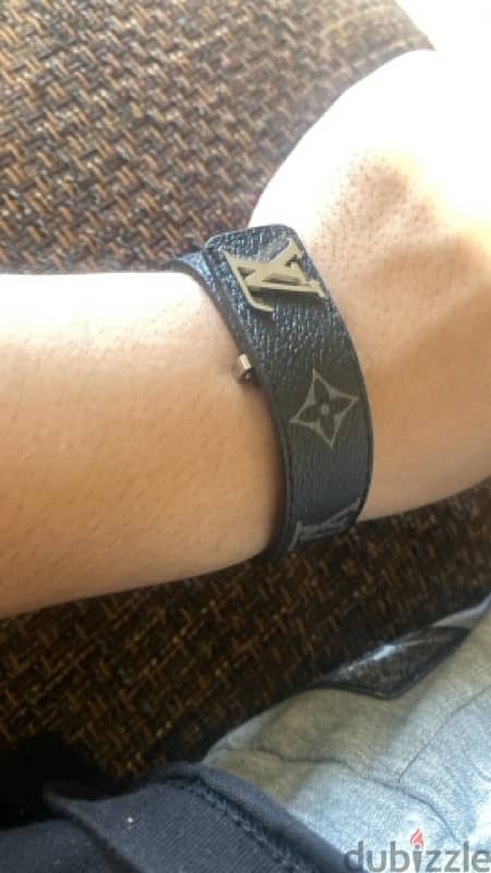 Lv bracelet 3