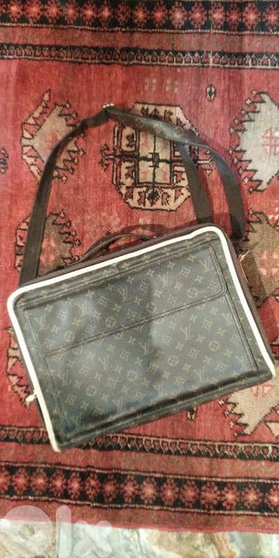 شنطه كتف Louise vuitton 1
