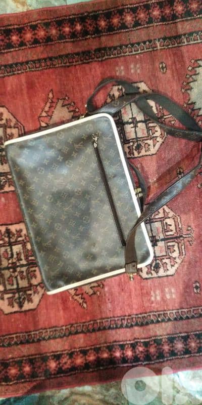 شنطه كتف Louise vuitton 2