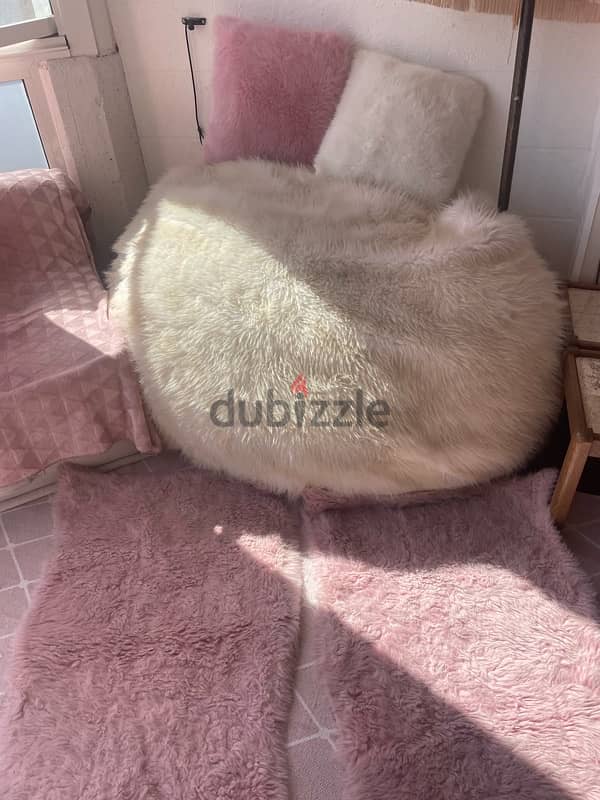 special carpet and Poof with accessories 3