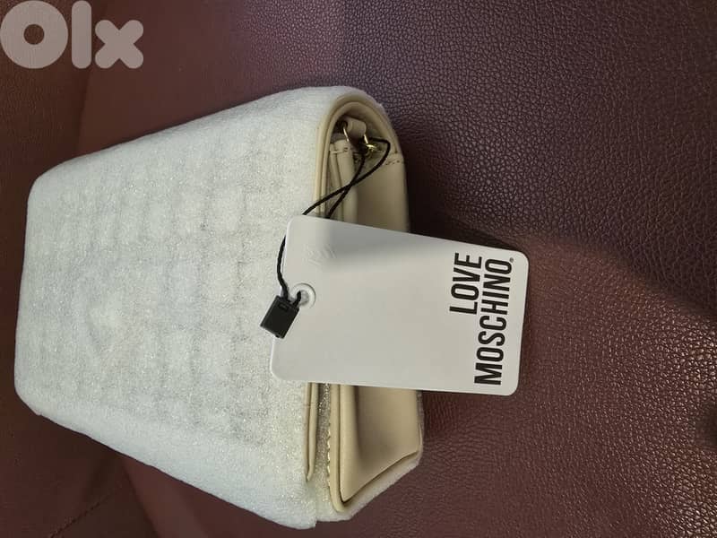 Original Bag love moschino worn once with small defect 3