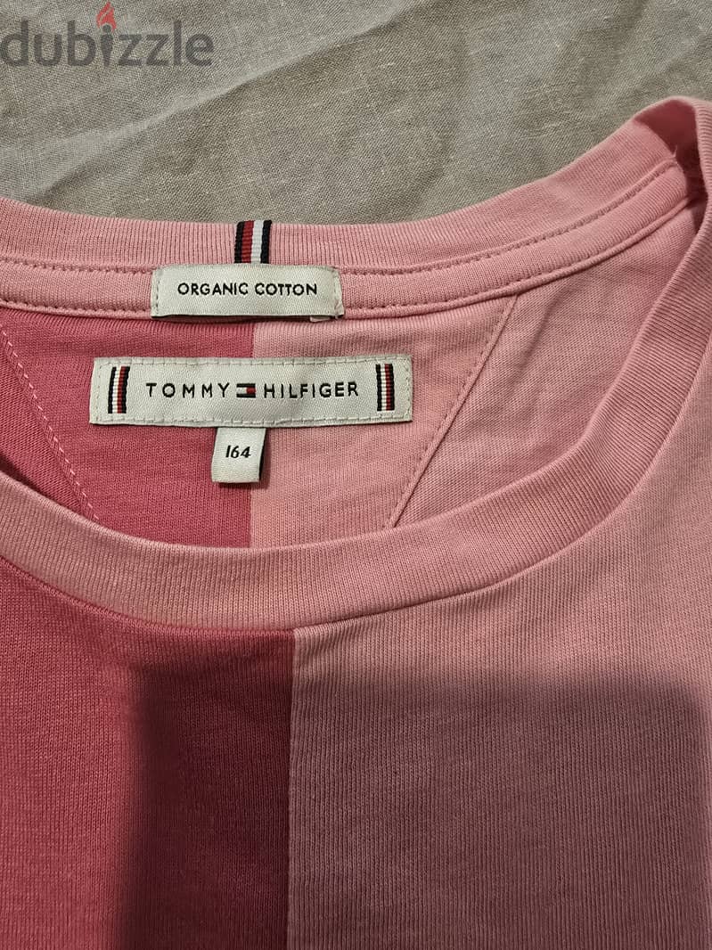 2 tshirts size 10-12 1