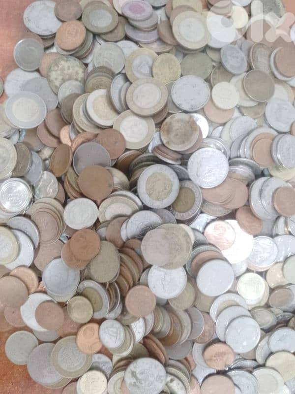 عملات أجنبية وعربية مشكلين قديمين سعر الكيلو 15 دولار 0
