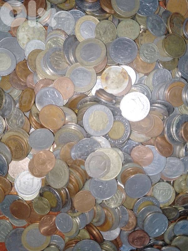 عملات أجنبية وعربية مشكلين قديمين سعر الكيلو 15 دولار 1