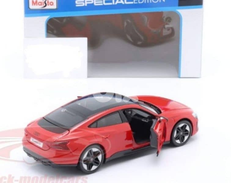 Audi RS e Tron GT diecast car model 1;24 6