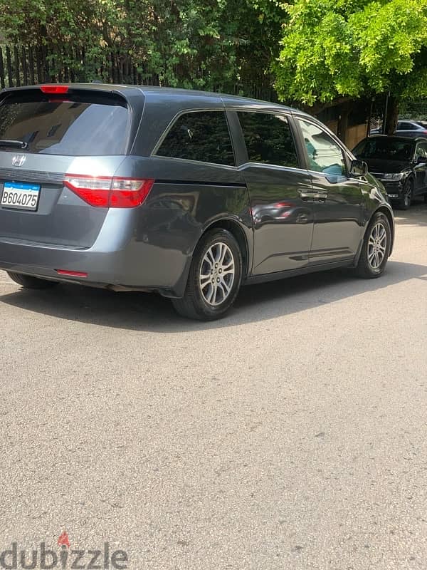 7 seater for rent with driver 1