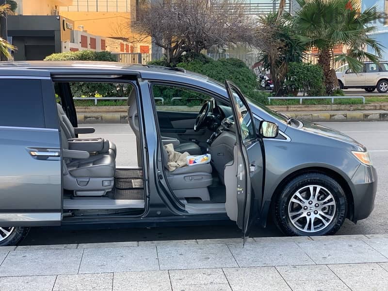 7 seater for rent with driver 3