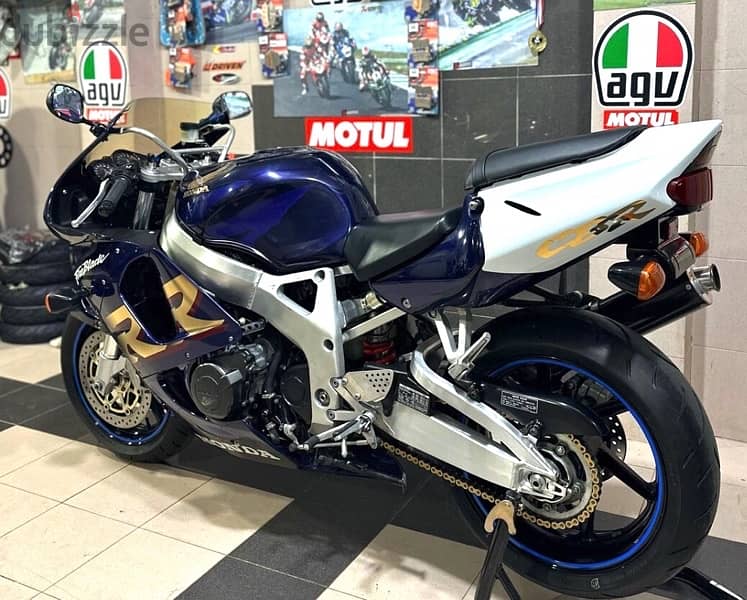 Honda Cbr 900  fireblade 9