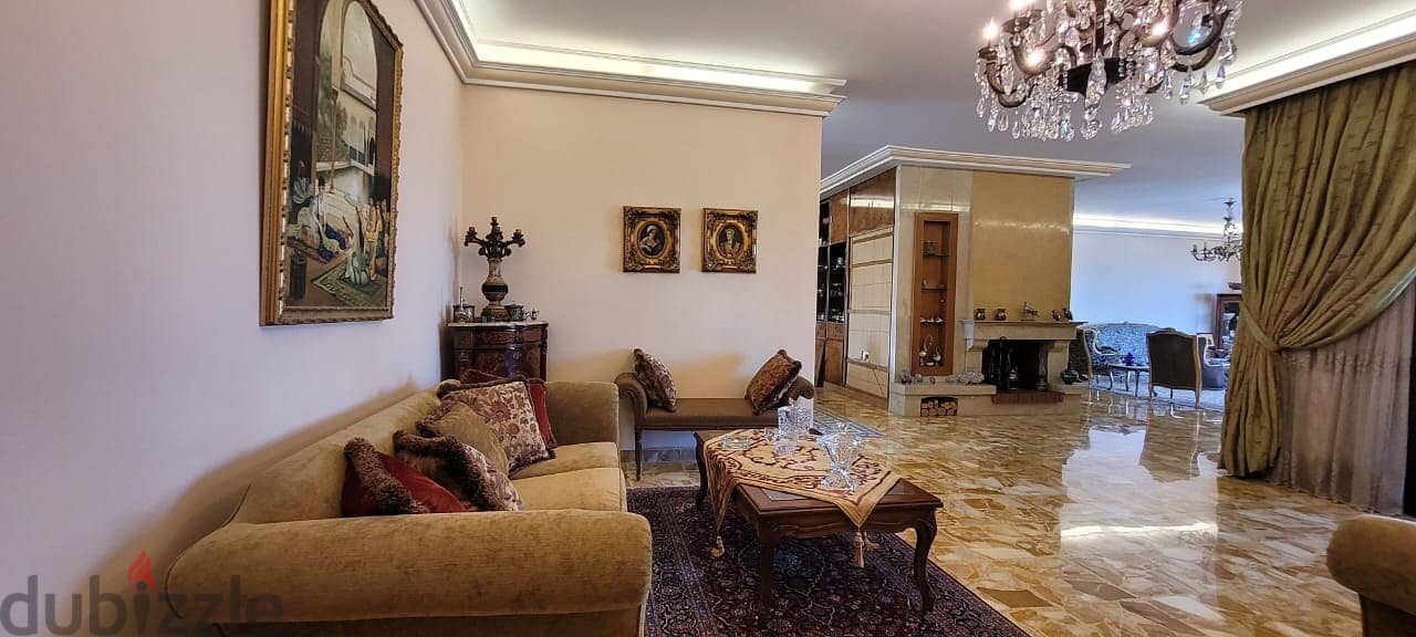 A 400 m2 apartment for sale in Achrafieh 0