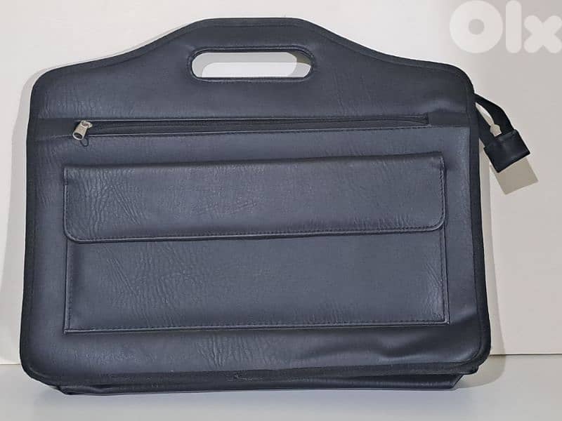 2 briefcases for men, made of leather 0