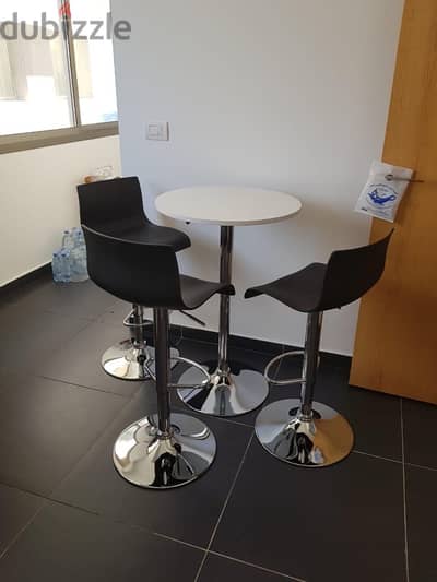 kitchen Bar with Stools
