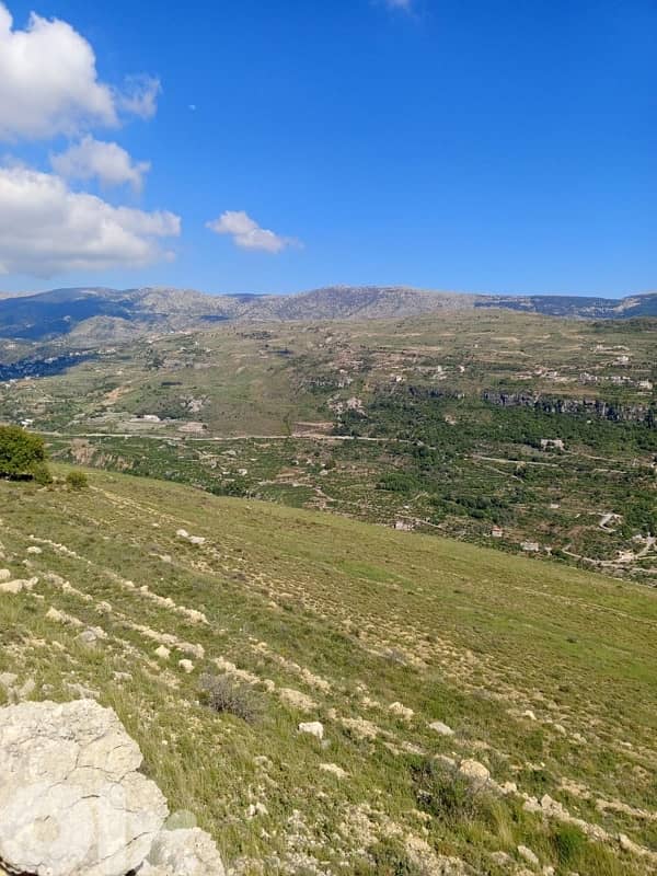أرض للبيع في كفرنيس الشوفland for sale in kfarenis shouf 7