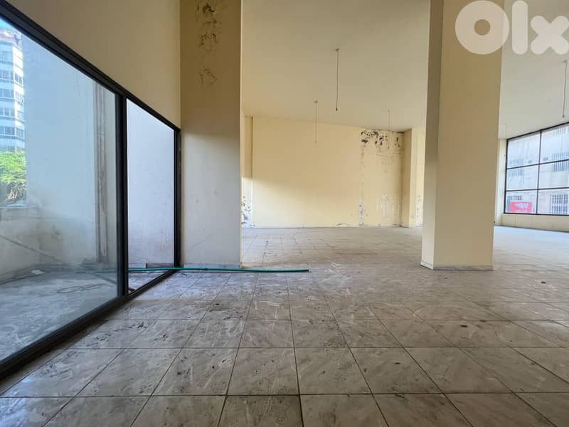 Showroom for Rent in Hamra صالة عرض للإيجار في الحمرا 0