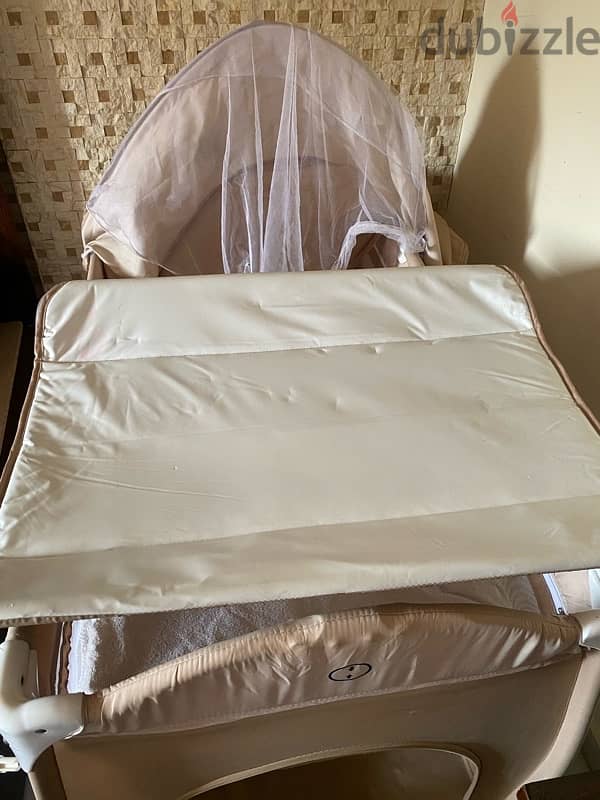 Park portable used in good condition تخت اطفال 2