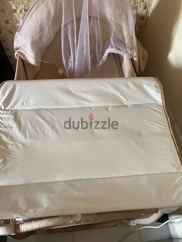 Park portable used in good condition تخت اطفال 3