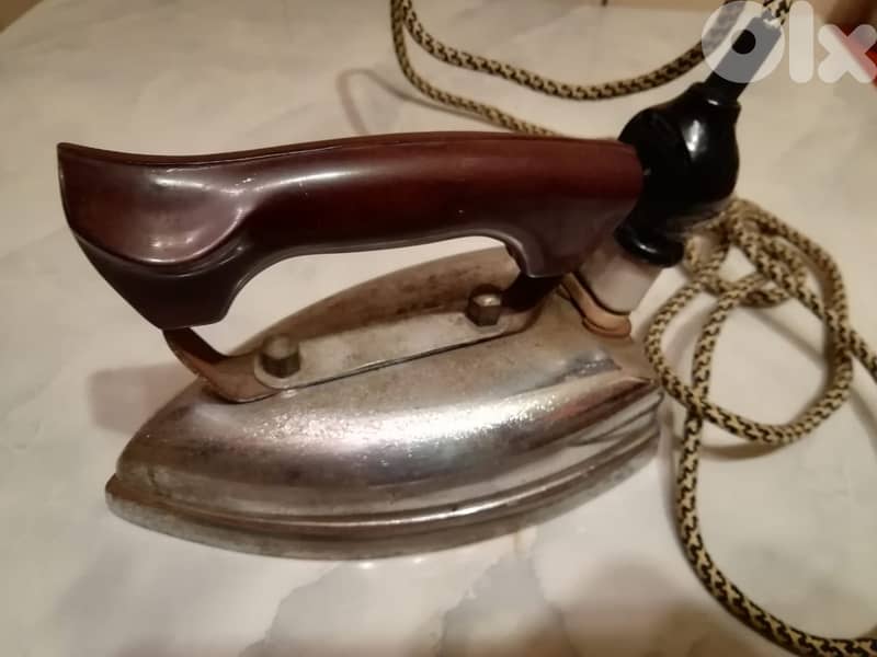 Vintage heavy iron fully functionnal 110v 1