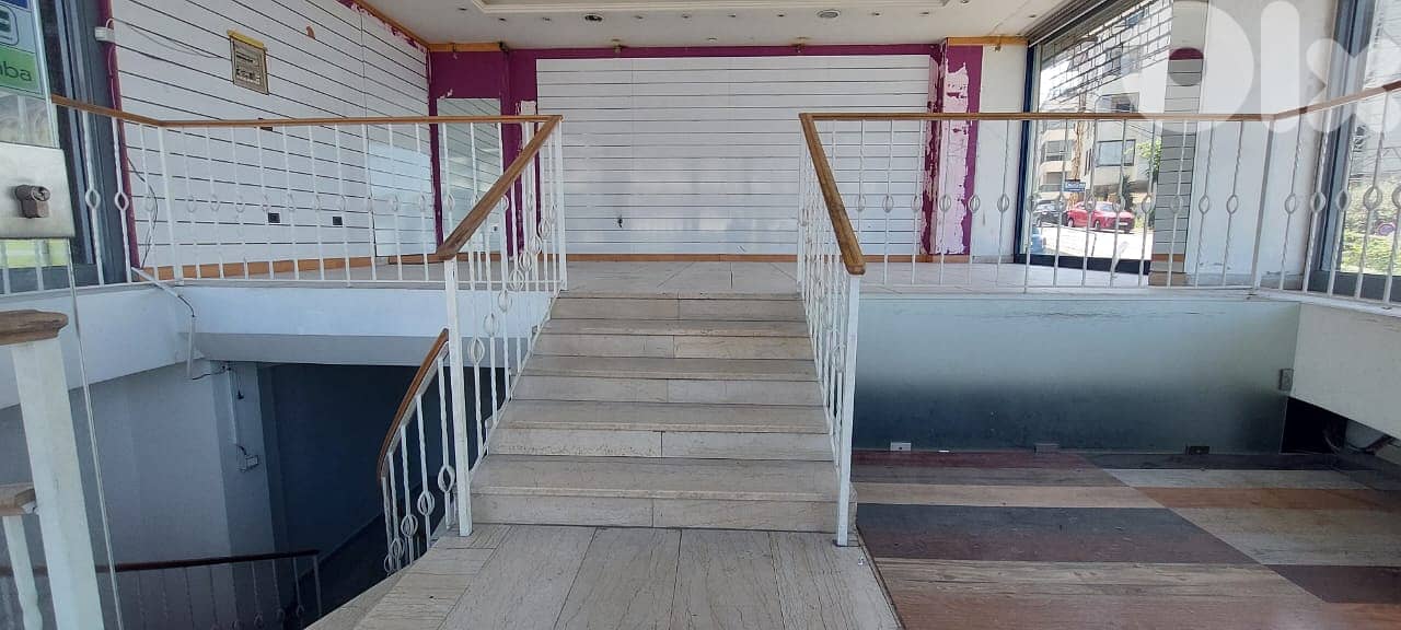 Showroom for rent in Mazraat Yachouh محل تجاري للإيجار مزرعة يشوع 0