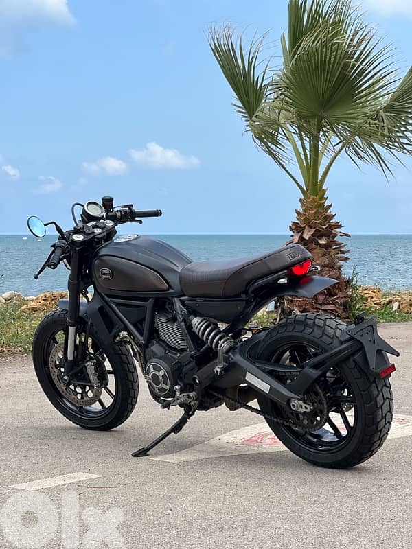 Ducati scrambler cafe racer 1