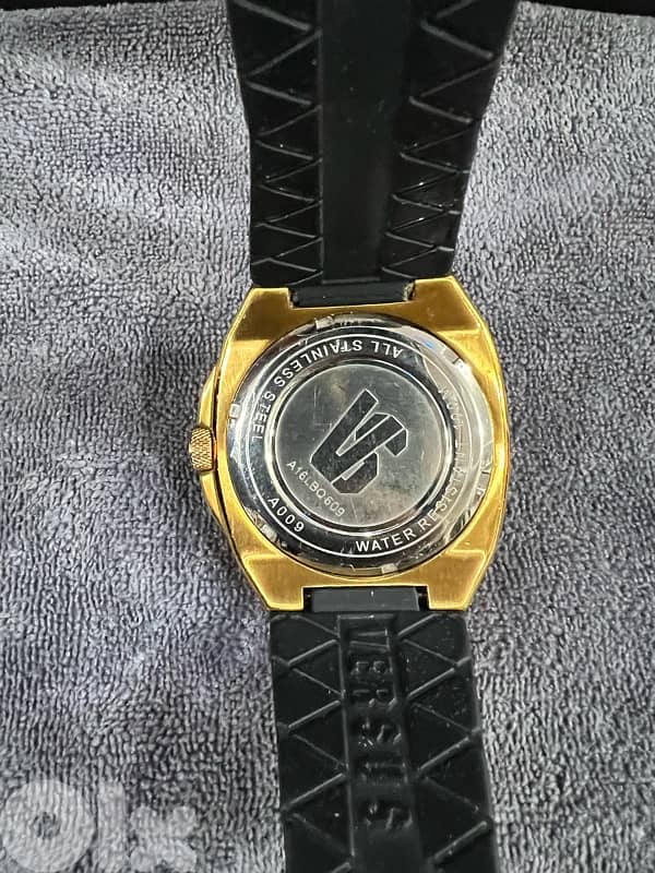 ساعة يد رجالي VERSUS 1