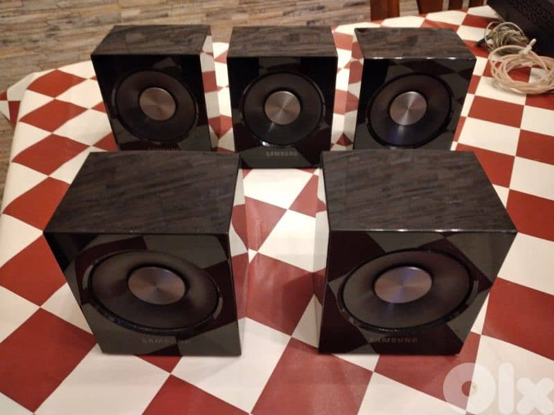 Sumsang home surround system 13