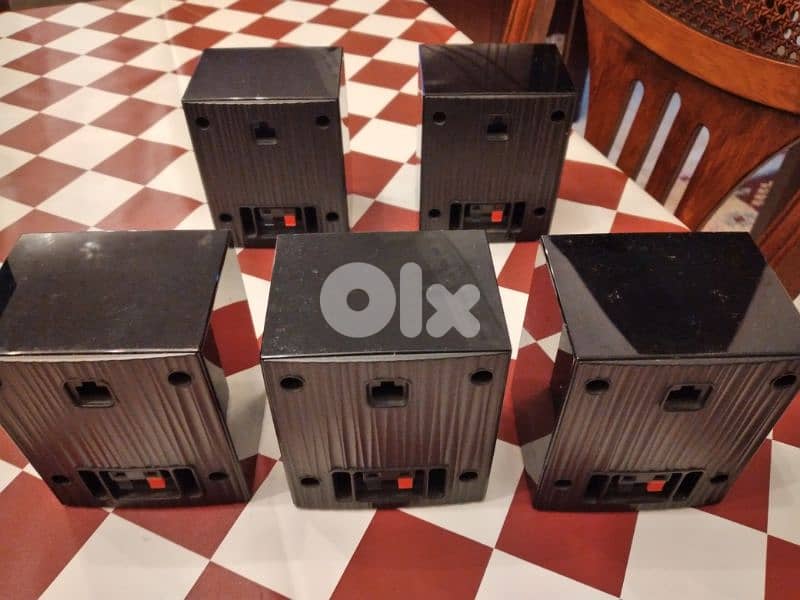 Sumsang home surround system 16